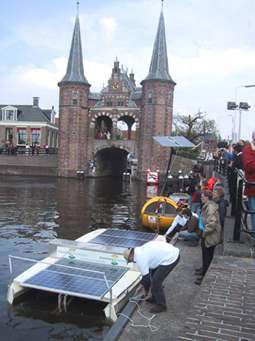 solarboat.jpg